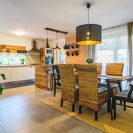 Green Residence Villa Zadar Вілла