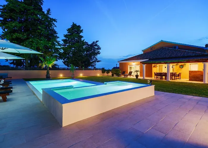 Green Residence Villa Zadar فيلة *