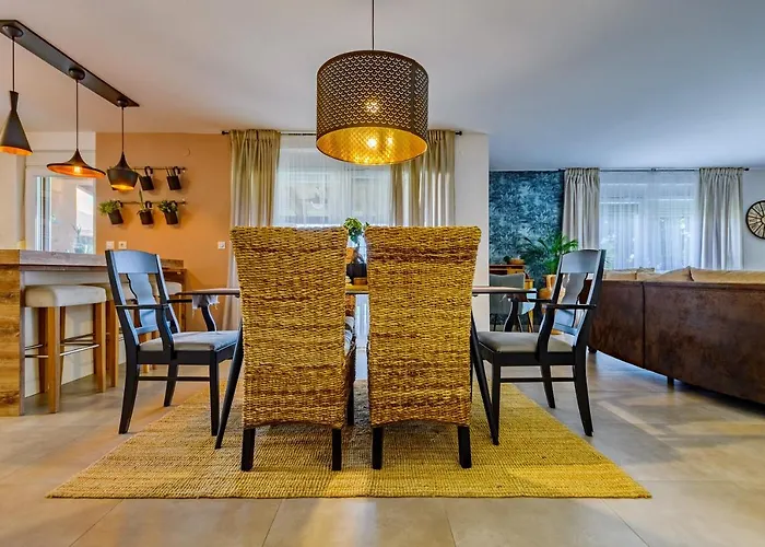 Green Residence Villa Zadar فيلة